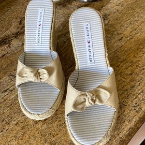 Tommy Hilfiger cotton blend, straw weave wedge heel sandal! Open back, 4” heel